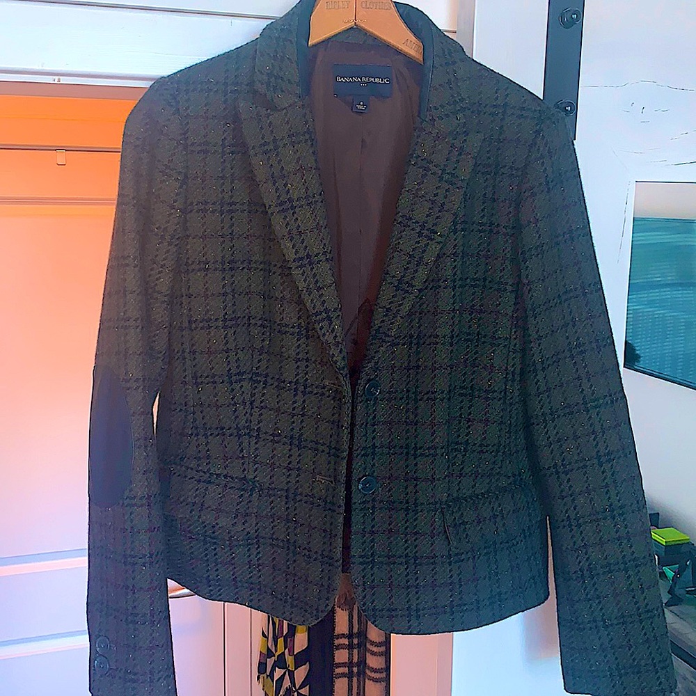 Banana Republic sz 8 blazer with leather elbow markings